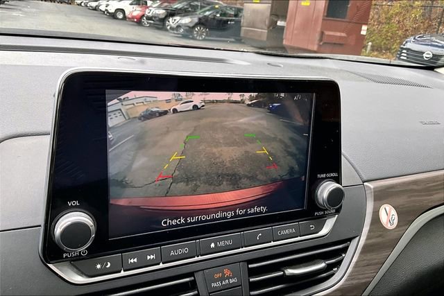 Used 2024 Nissan Altima 2.5 SV image 11