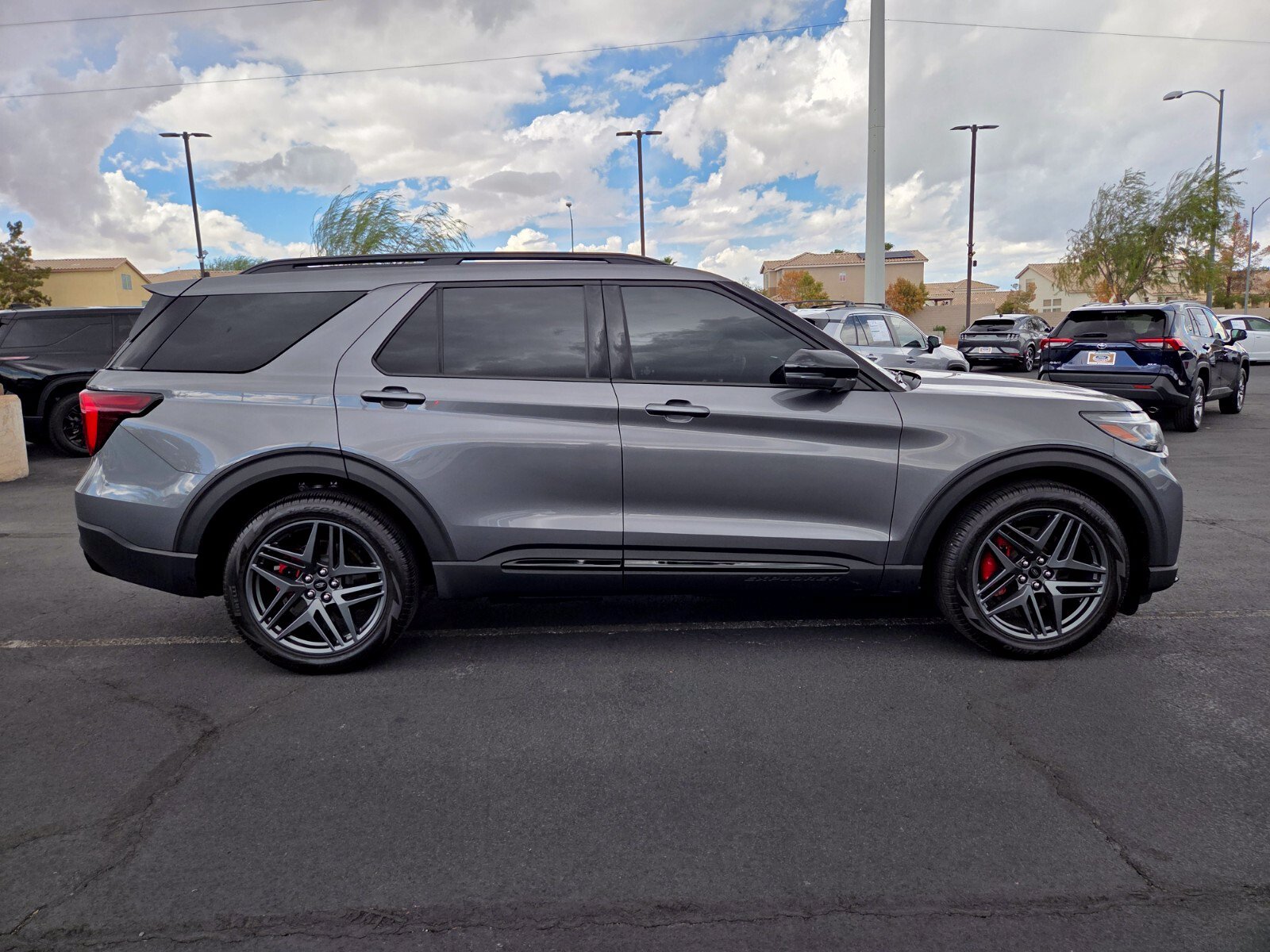 Used 2025 Ford Explorer ST AWD/4WD image 7