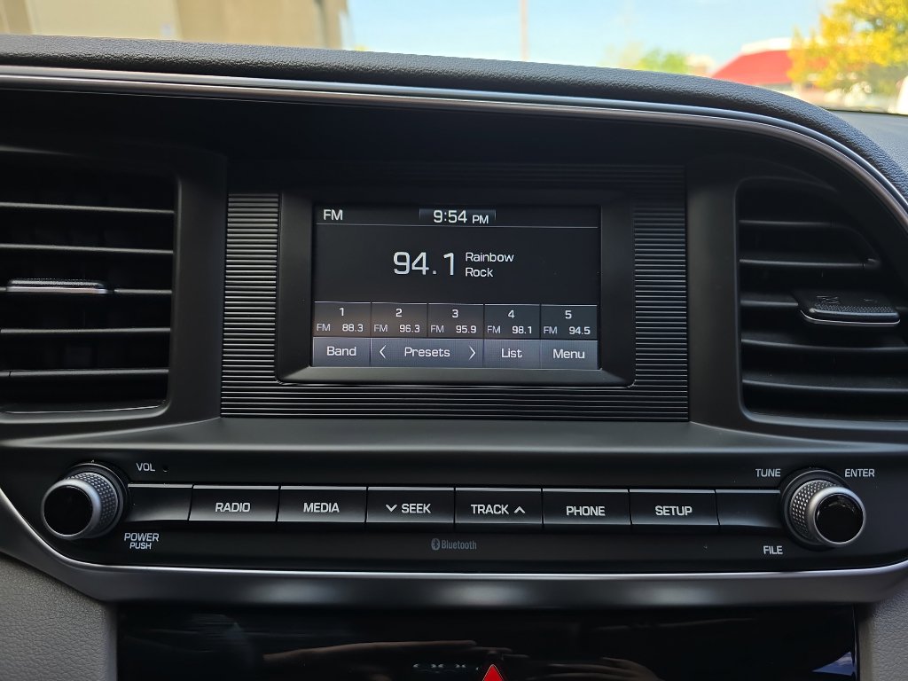 Used 2019 Hyundai Elantra SE image 19