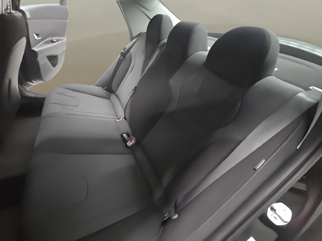 New 2026 Hyundai Elantra SE FWD image 17
