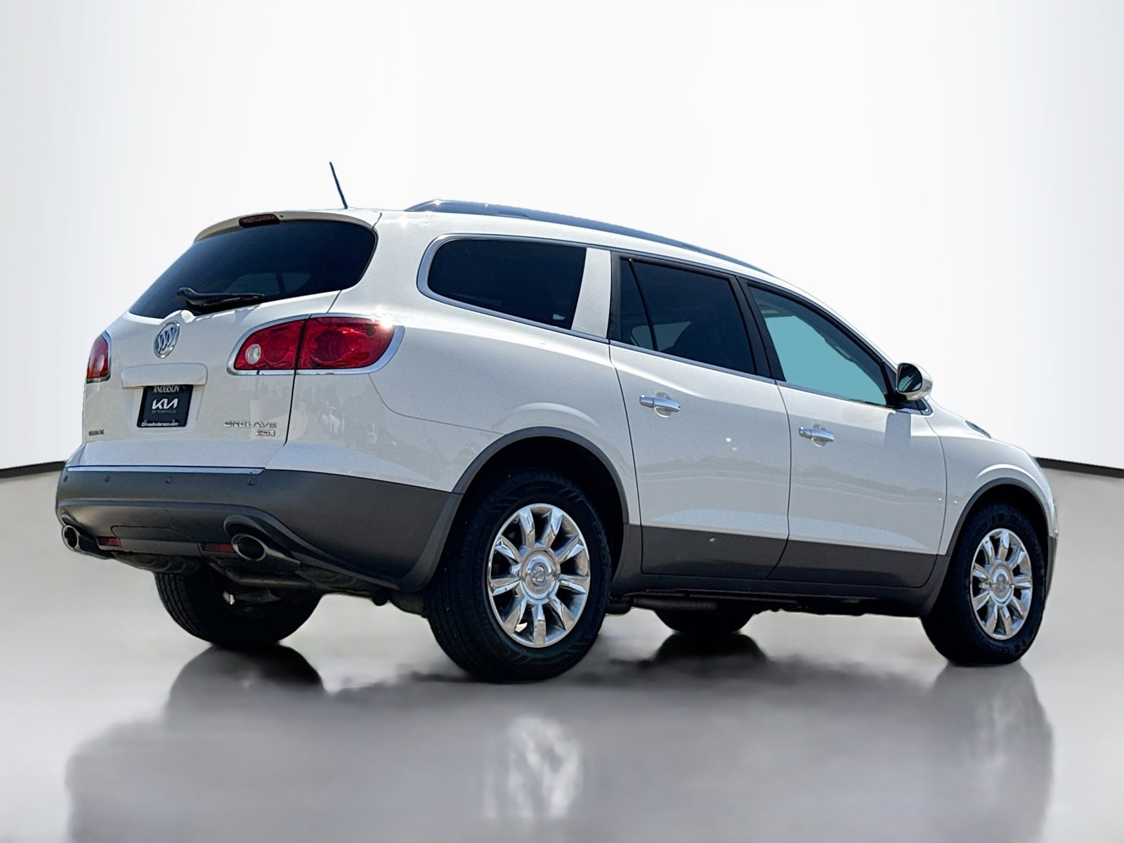Used 2011 Buick Enclave CXL FWD image 2