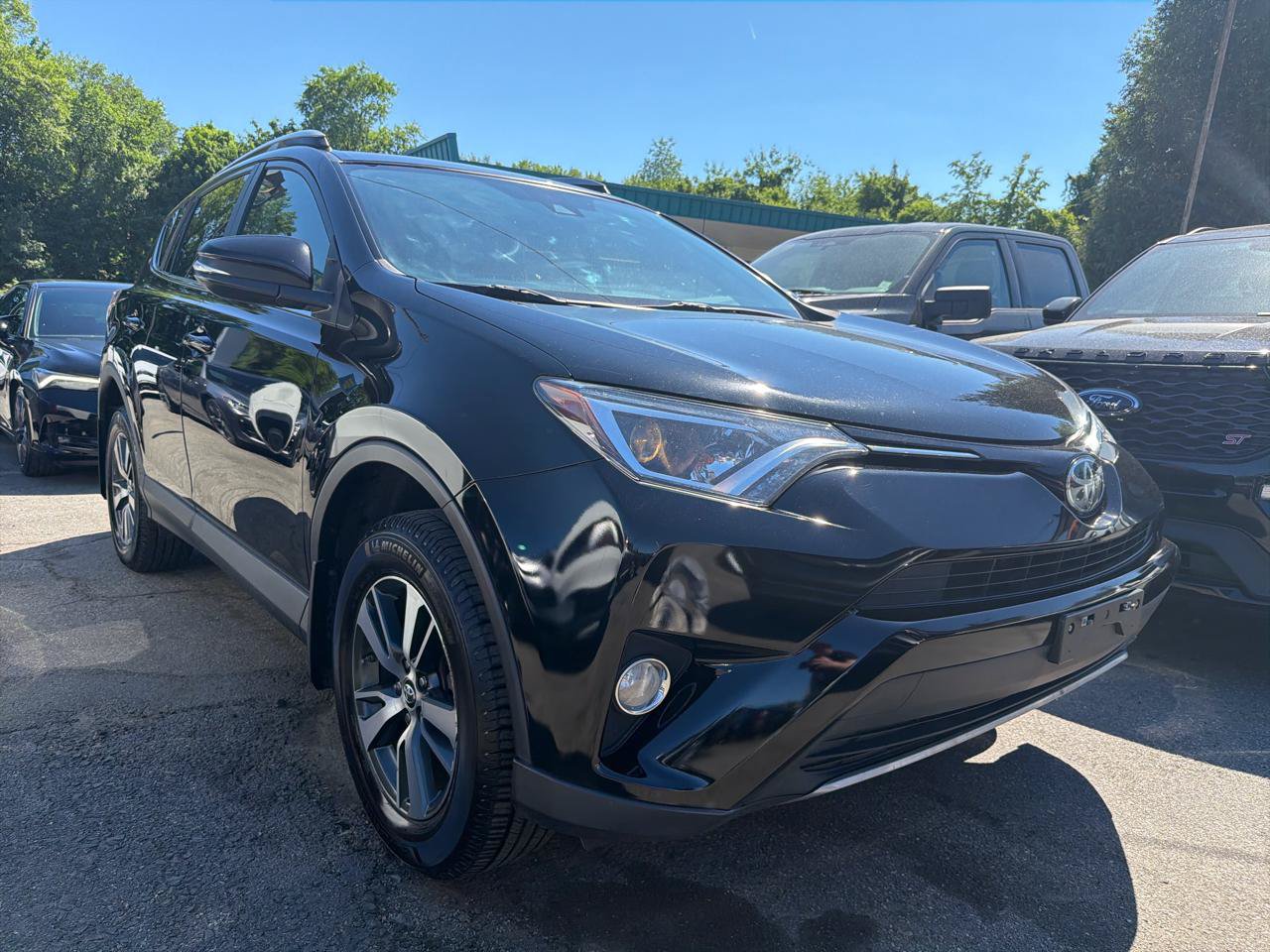Used 2018 Toyota RAV4 XLE w/ Plus Extra Value Package AWD/4WD image 3