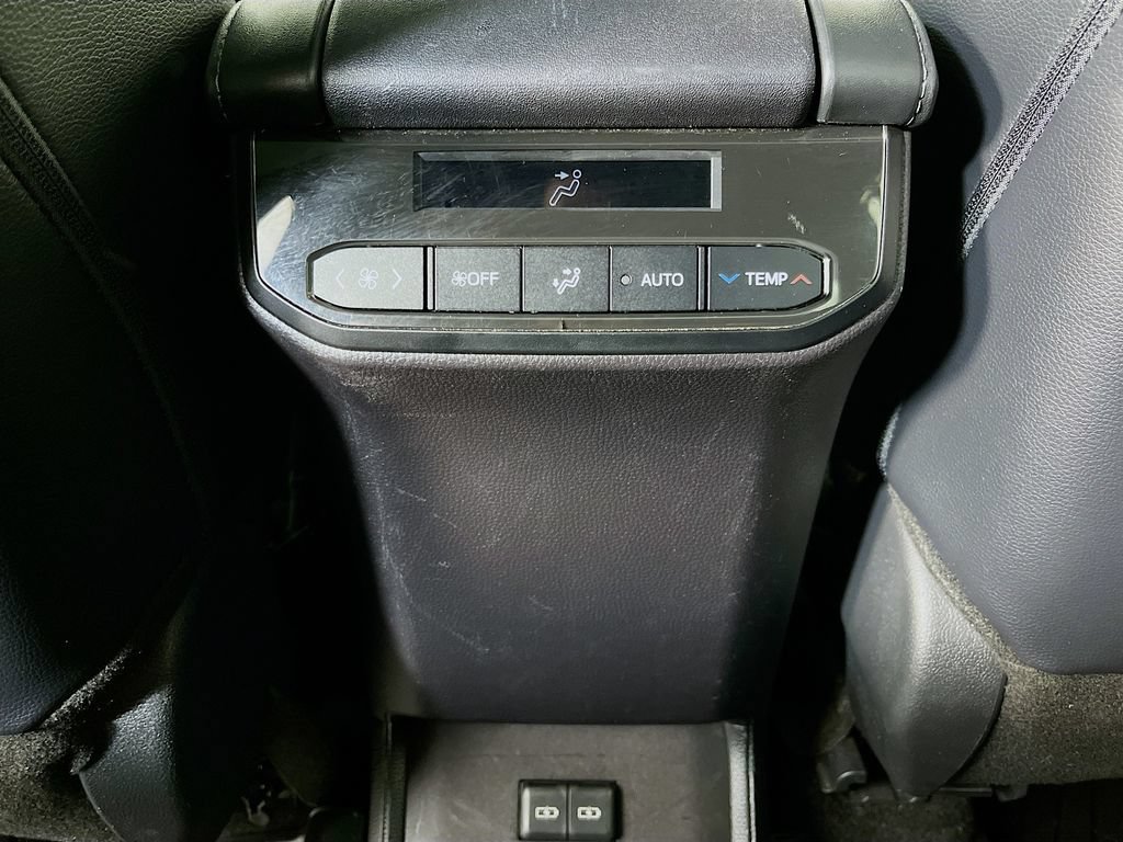 Used 2024 Toyota Highlander XSE AWD/4WD image 34