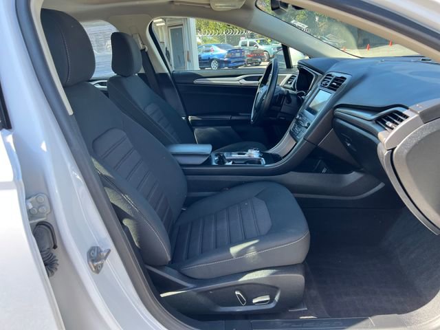 Used 2020 Ford Fusion SE image 11