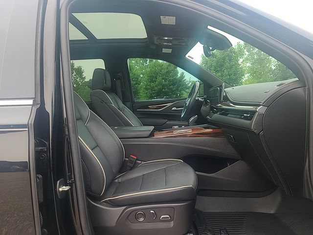 Used 2024 Cadillac Escalade Premium Luxury w/ LPO, Floor Liner Package AWD/4WD image 32