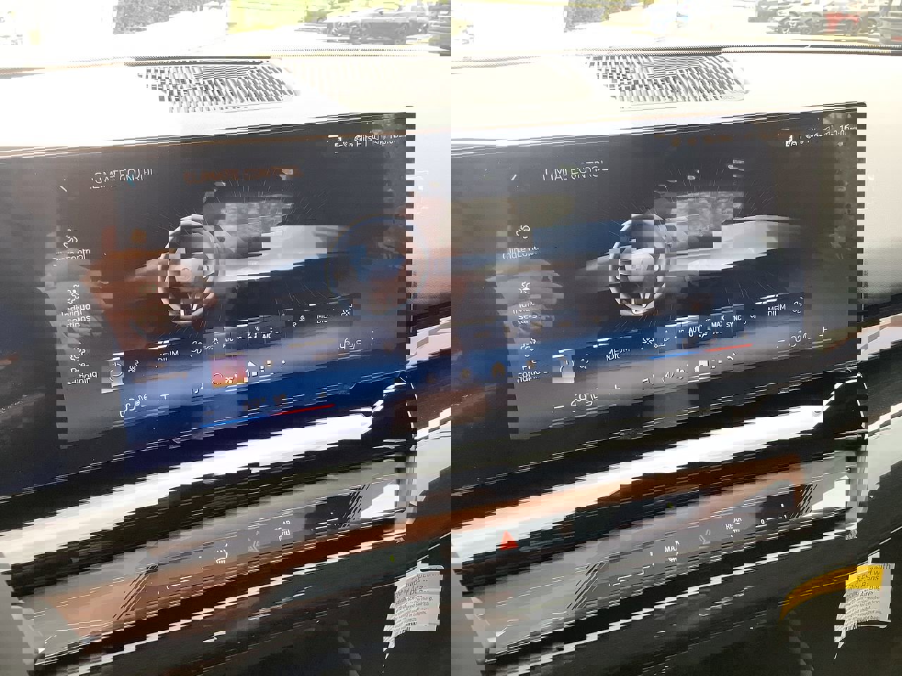 Used 2025 BMW i5 eDrive40i w/ M Sport Package image 27