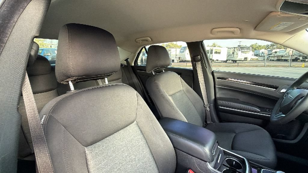 Used 2023 Chrysler 300 Touring w/ Sport Appearance Package RWD image 31