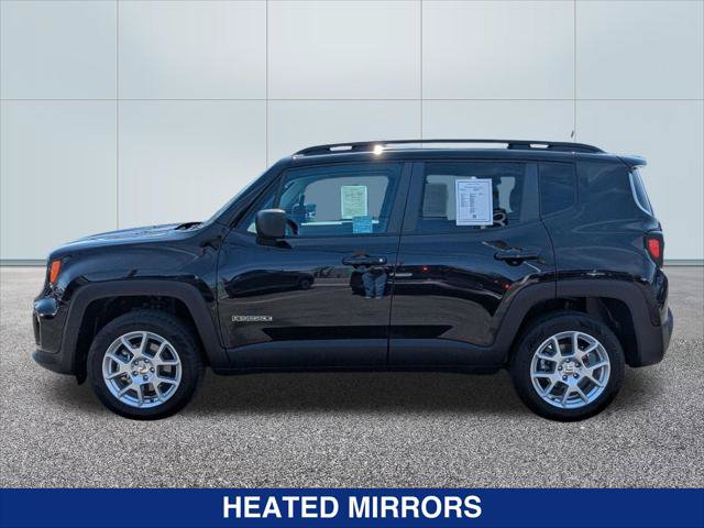Used 2022 Jeep Renegade Latitude AWD/4WD image 2