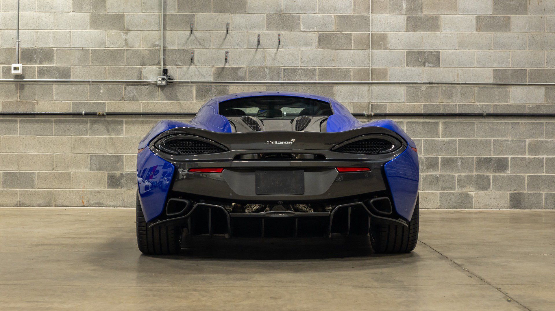 Used 2019 McLaren 570S Coupe RWD image 8