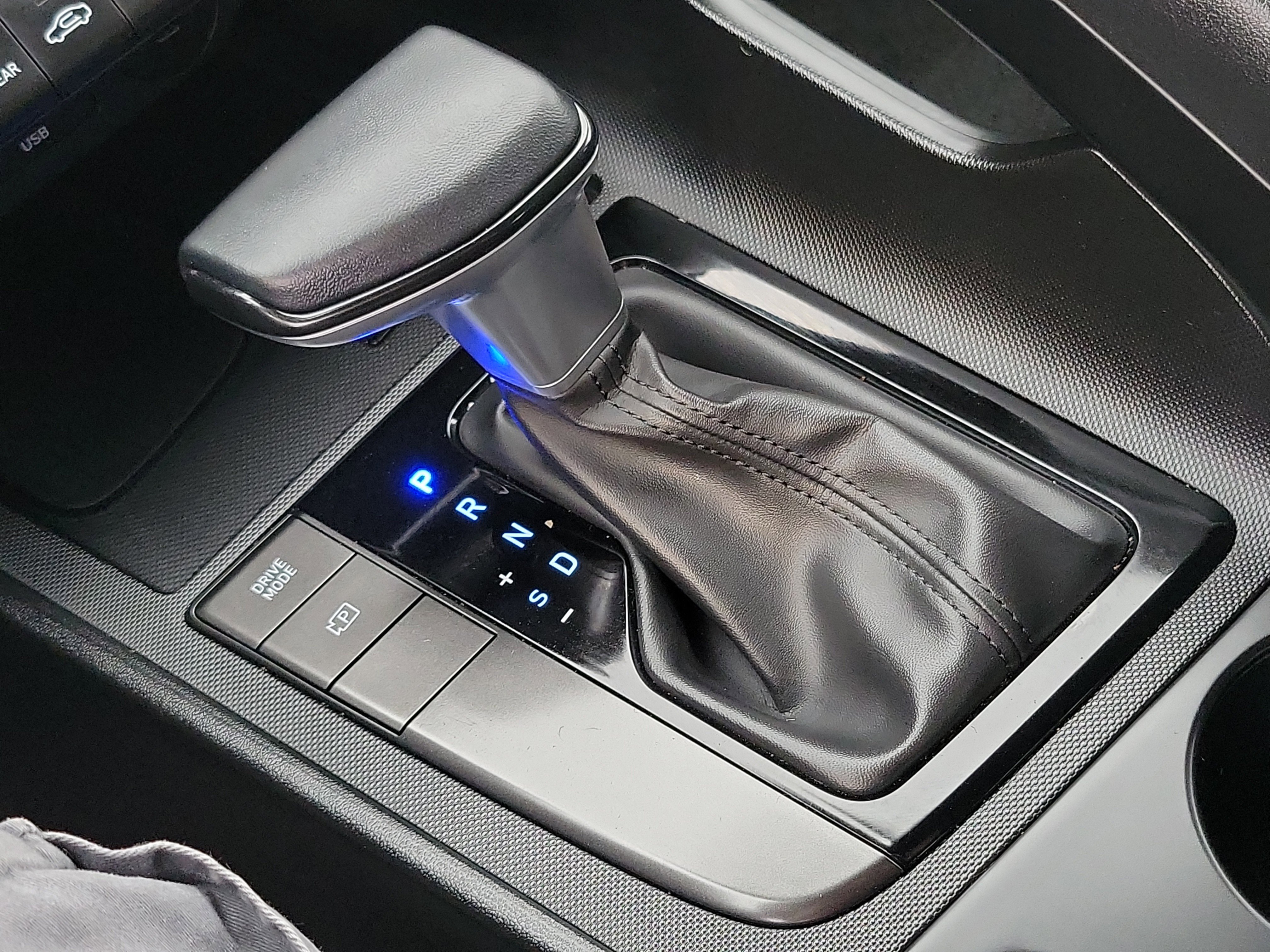 Certified 2025 Hyundai Elantra Sport image 13