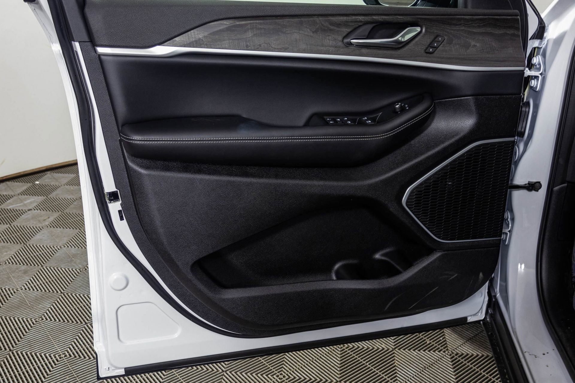 New 2026 Jeep Grand Cherokee Limited image 34