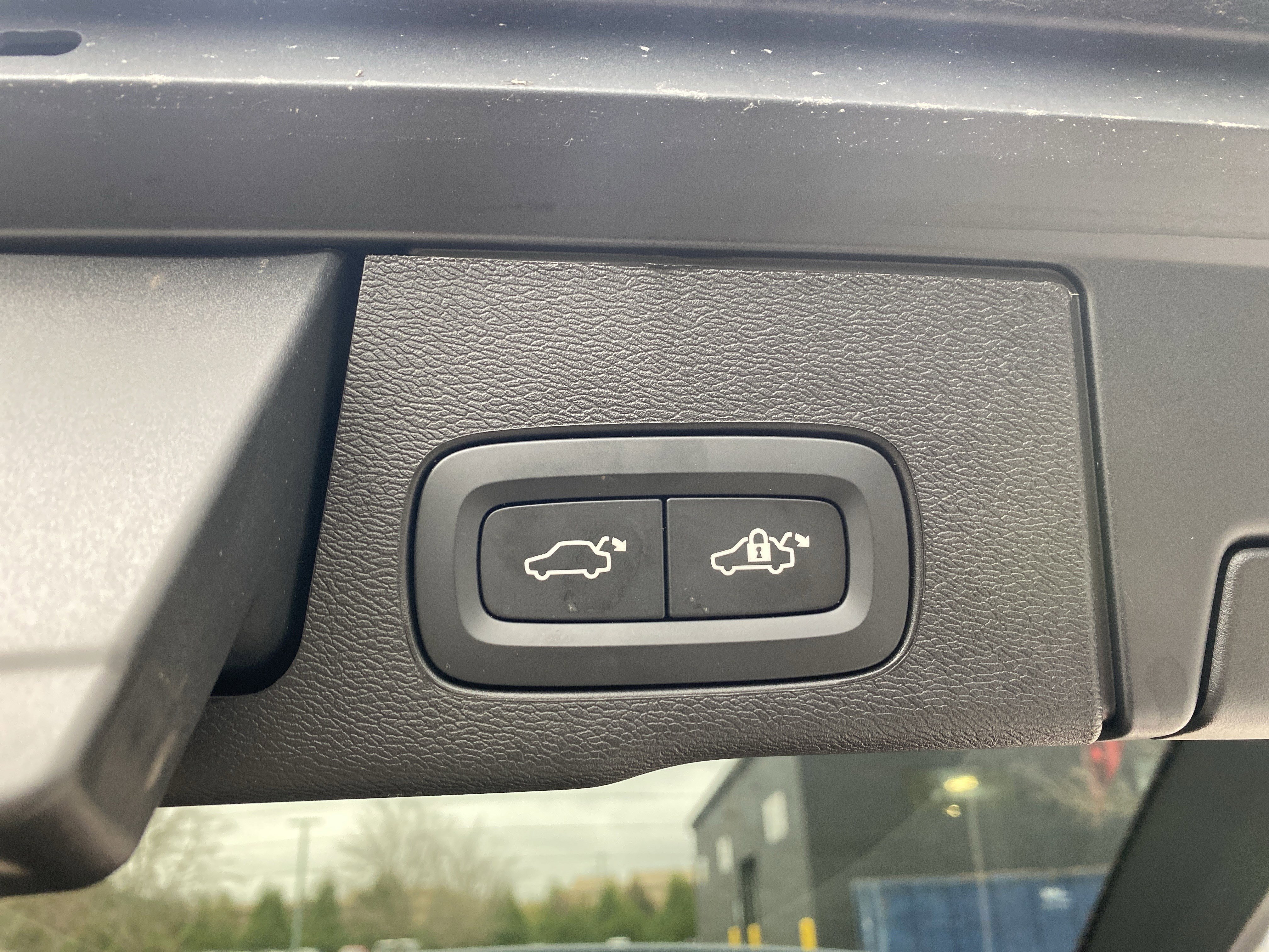 Used 2025 Volvo XC60 B5 Plus image 37