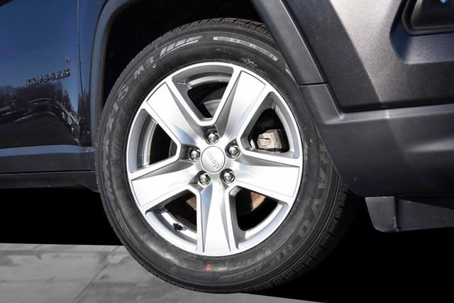 Used 2022 Jeep Compass Latitude w/ Convenience Group image 3