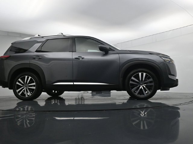 Used 2025 Nissan Pathfinder Platinum w/ Cargo Package AWD/4WD image 40