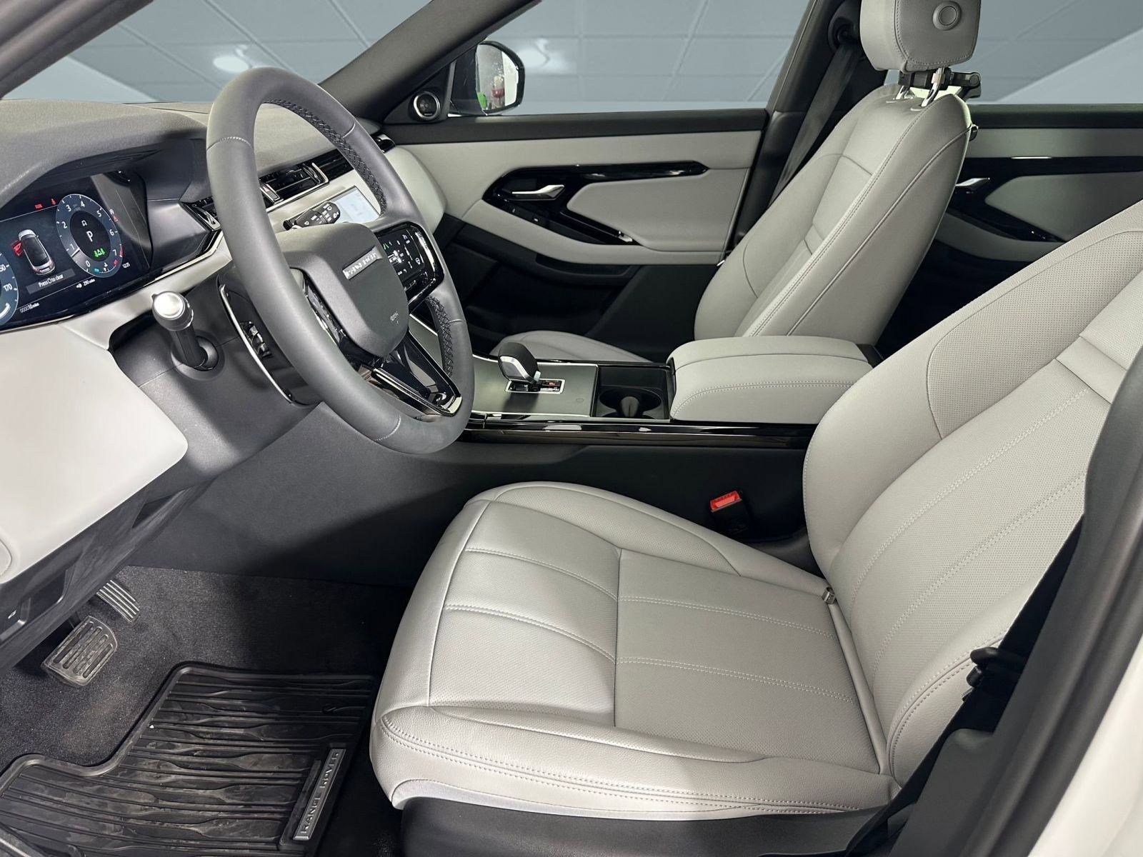 Used 2026 Land Rover Range Rover Evoque S image 4