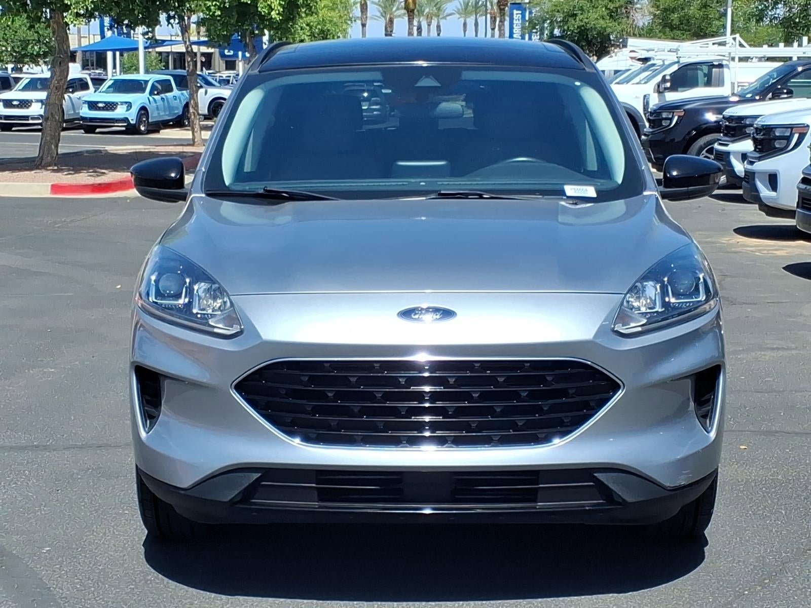 Used 2021 Ford Escape SE w/ SE Sport Appearance Package FWD image 2