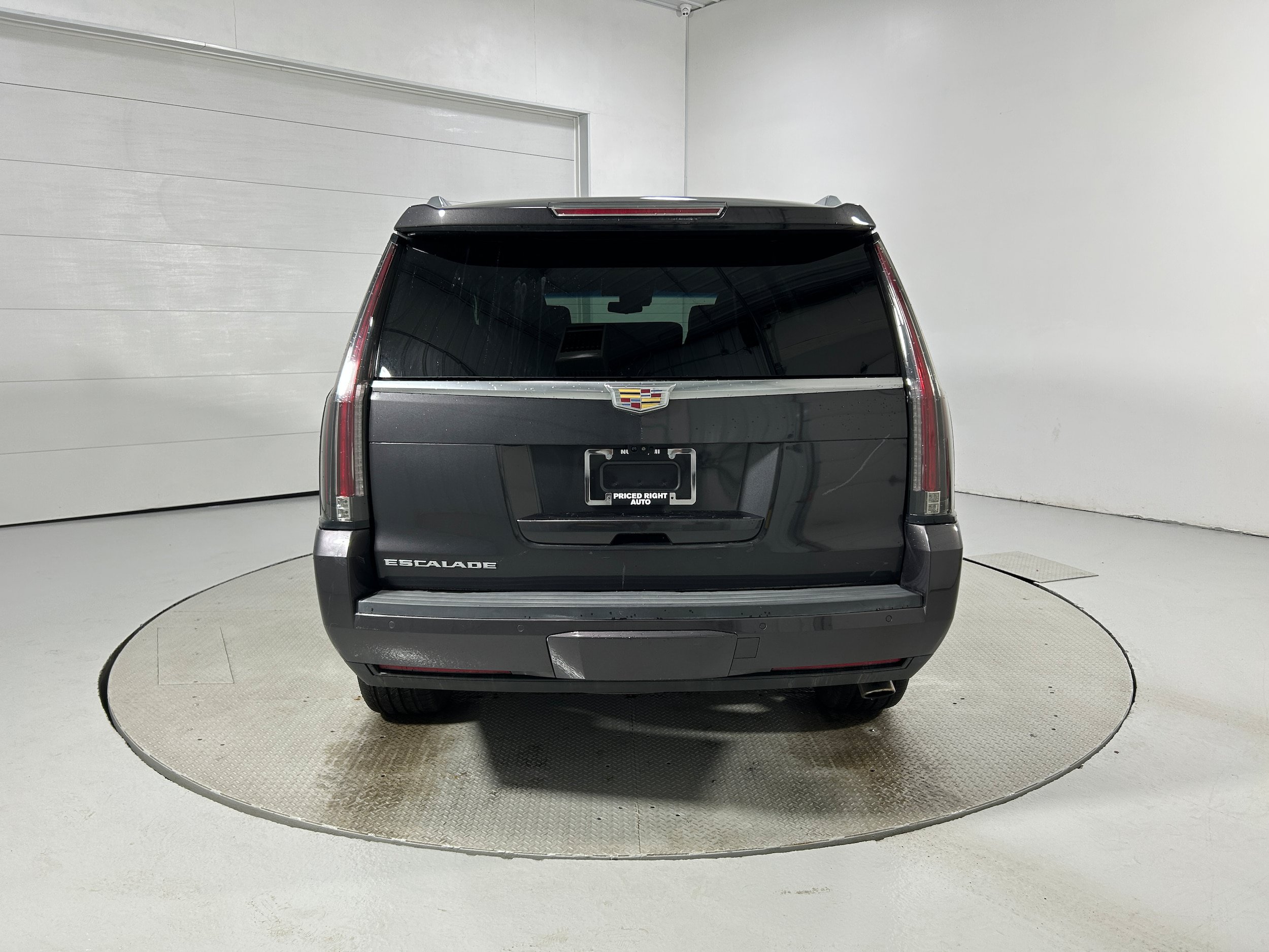 Used 2017 Cadillac Escalade Luxury AWD/4WD image 36