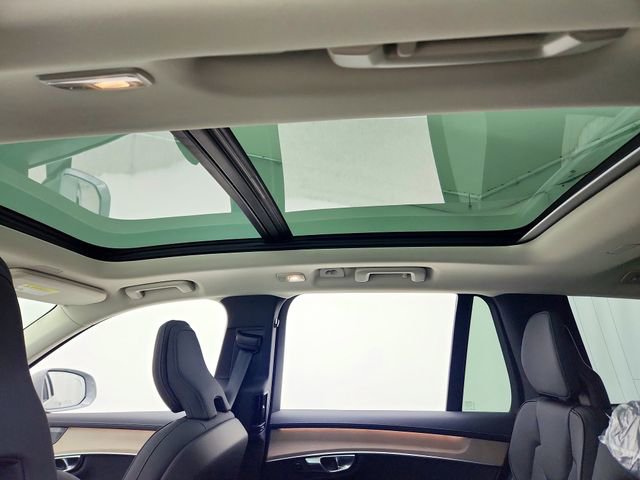 New 2026 Volvo XC90 B6 Plus w/ Protection Package Premier image 18