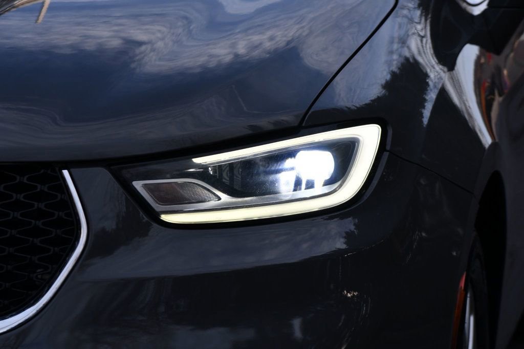 Used 2022 Chrysler Pacifica Touring-L image 4