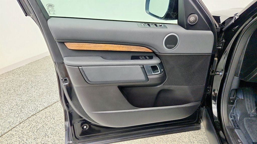 Used 2018 Land Rover Discovery HSE AWD/4WD image 10