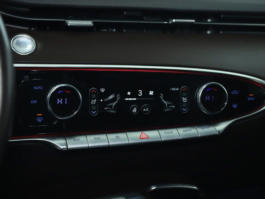 Used 2022 Genesis GV70 2.5T w/ Advanced Package image 27