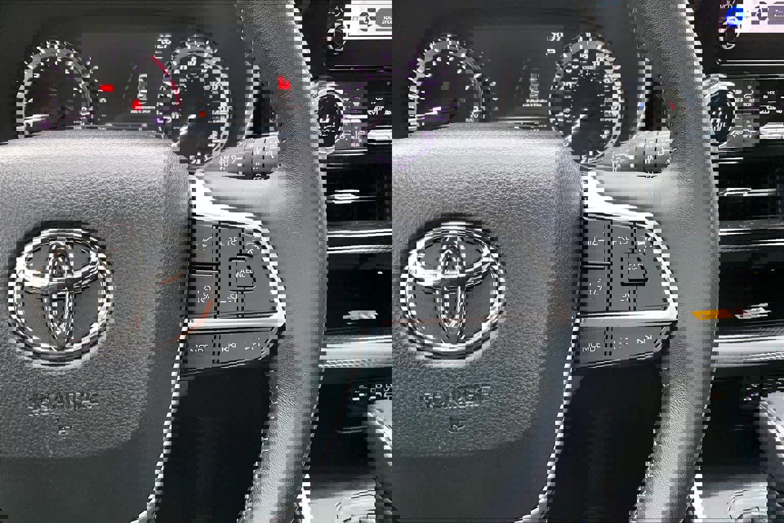 Used 2023 Toyota Highlander XSE image 25