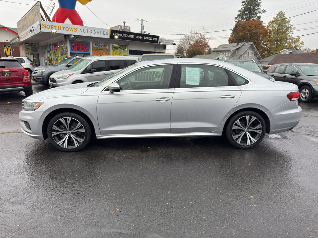 Used 2021 Volkswagen Passat 2.0T SE image 2