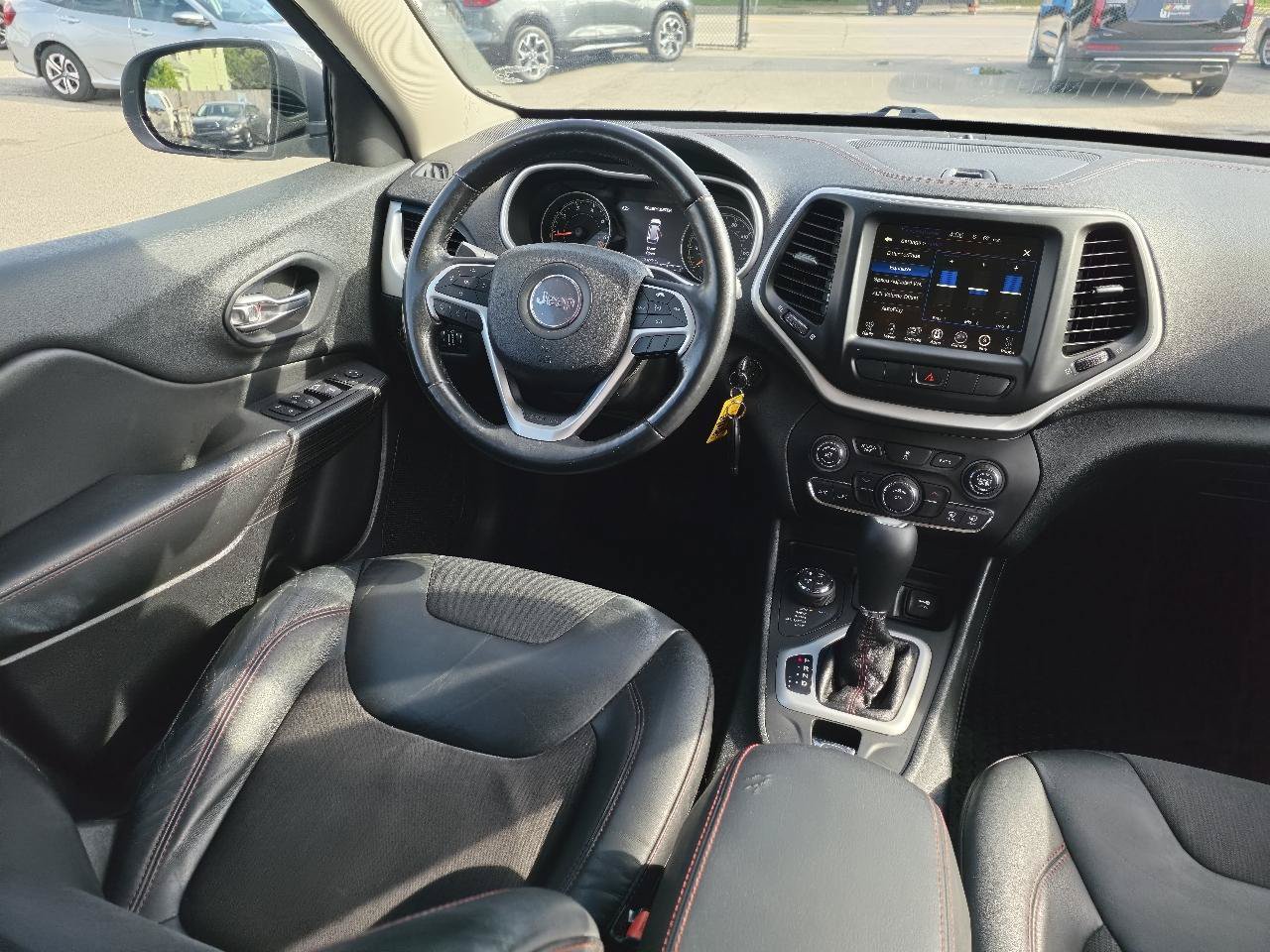 Used 2015 Jeep Cherokee Trailhawk w/ Cold Weather Group AWD/4WD image 19