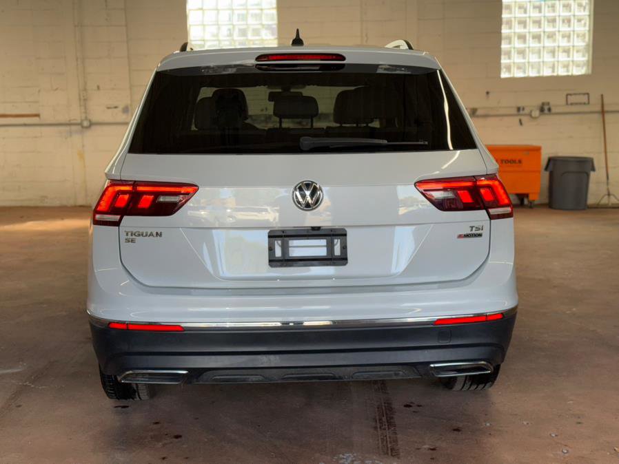 Used 2018 Volkswagen Tiguan SE w/ Panoramic Sunroof Package AWD/4WD image 9