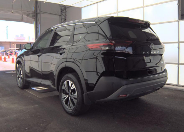 Used 2023 Nissan Rogue SV FWD image 3