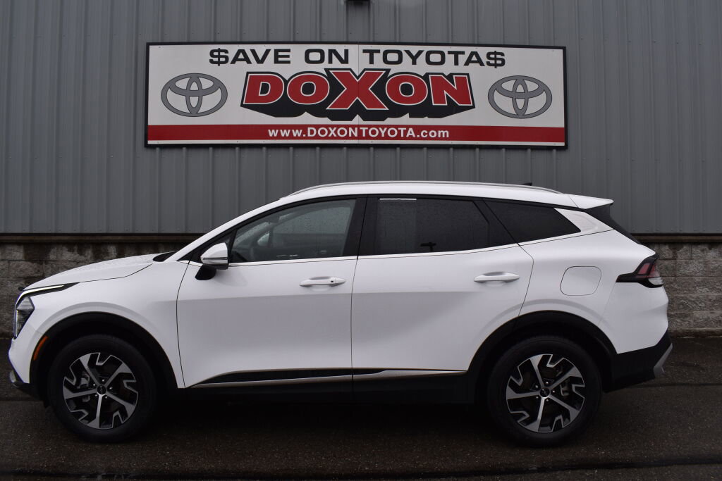 Used 2025 Kia Sportage EX image 4