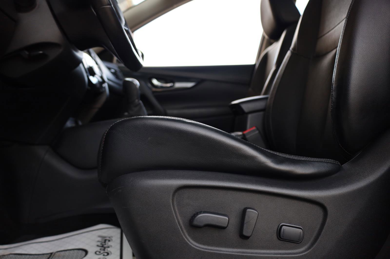 Used 2018 Nissan Rogue SL w/ Premium Package AWD/4WD image 16