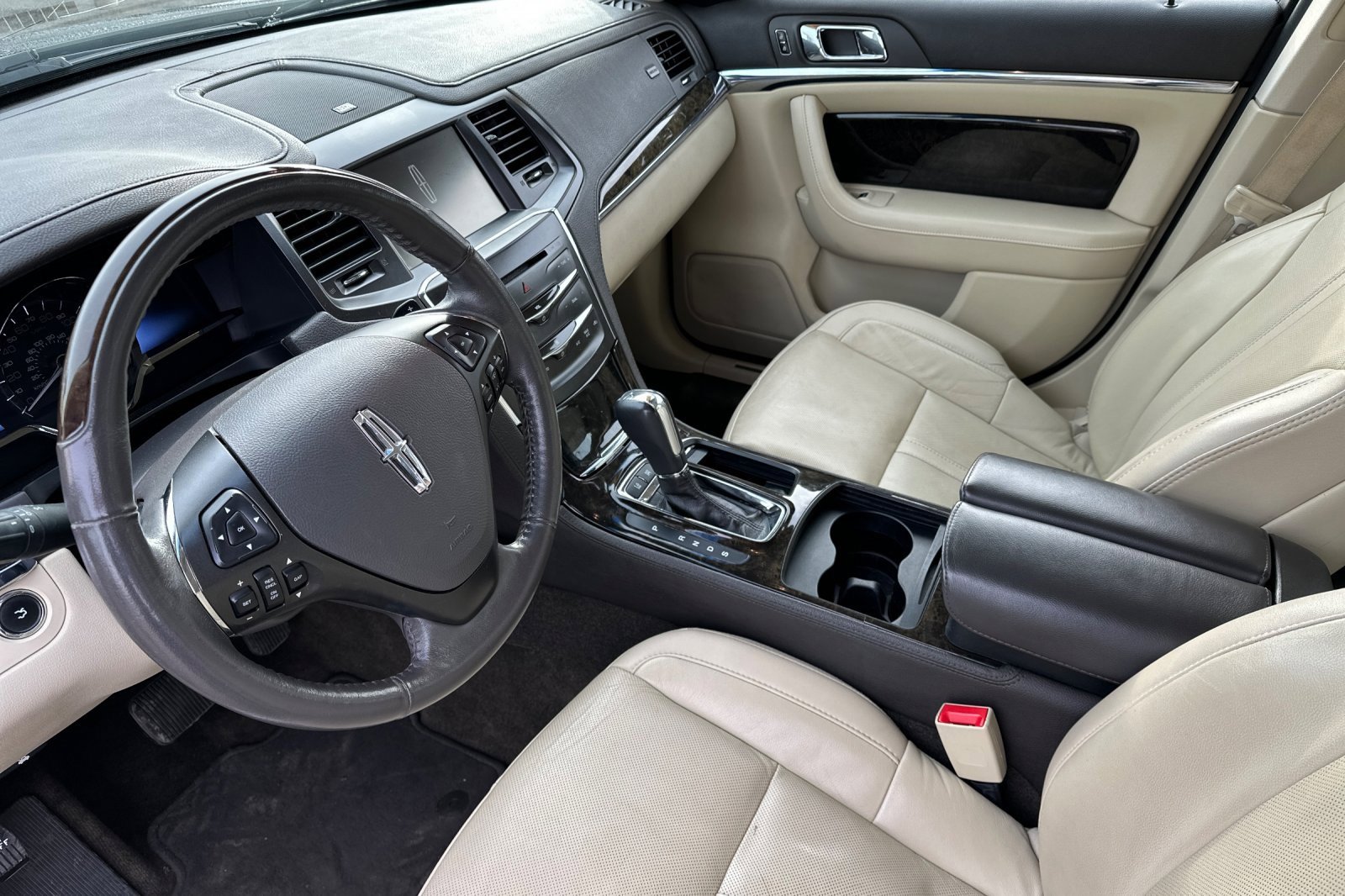 Used 2014 Lincoln MKS w/ Equipment Group 101A image 9