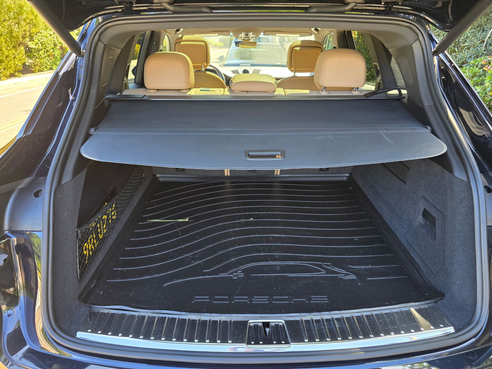 Used 2022 Porsche Cayenne Platinum Edition w/ Premium Package Plus image 39