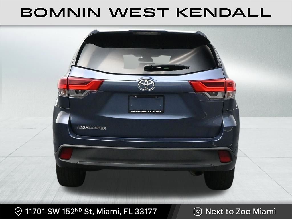 Used 2018 Toyota Highlander LE image 4