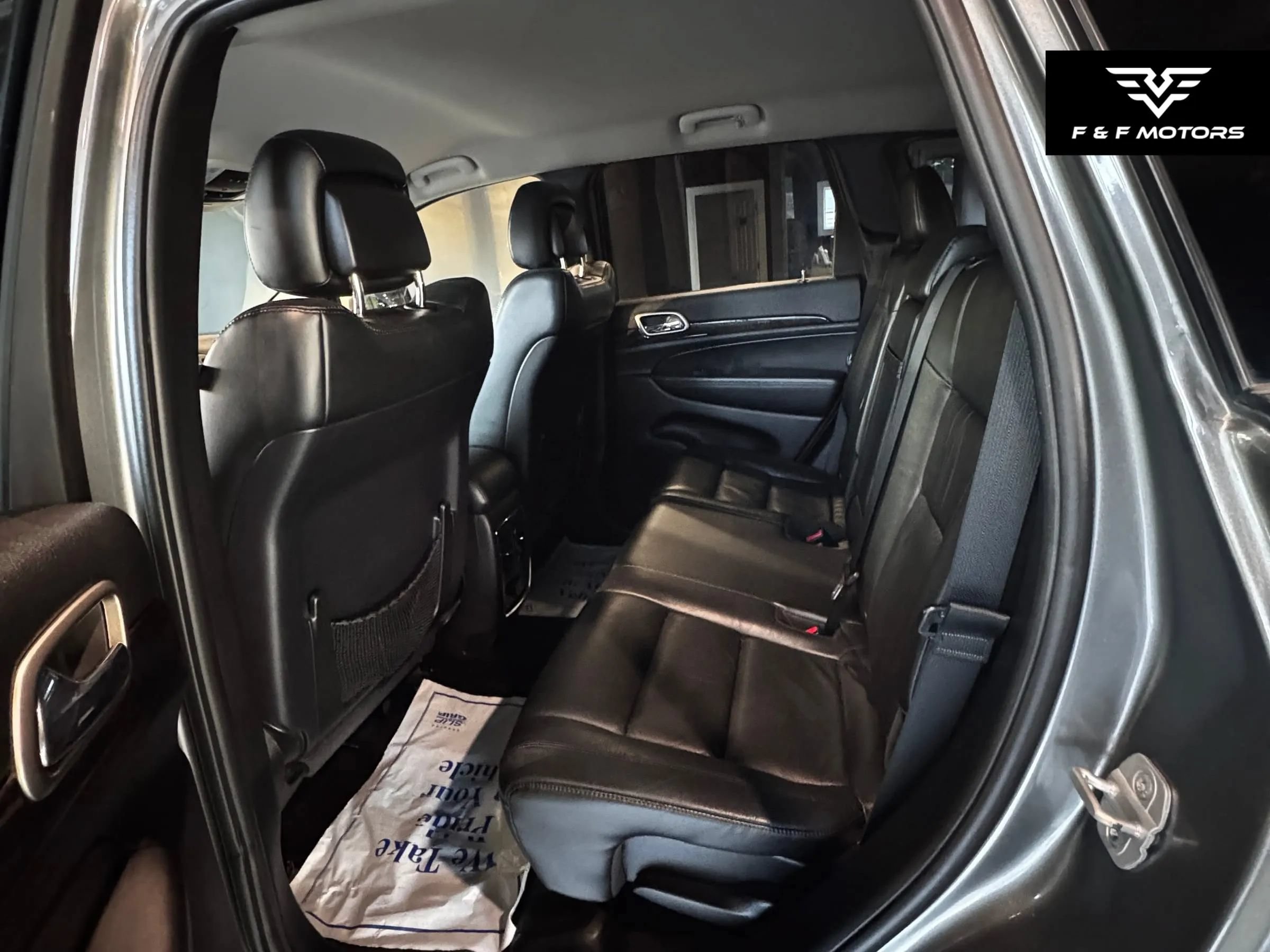 Used 2012 Jeep Grand Cherokee Laredo AWD/4WD image 13