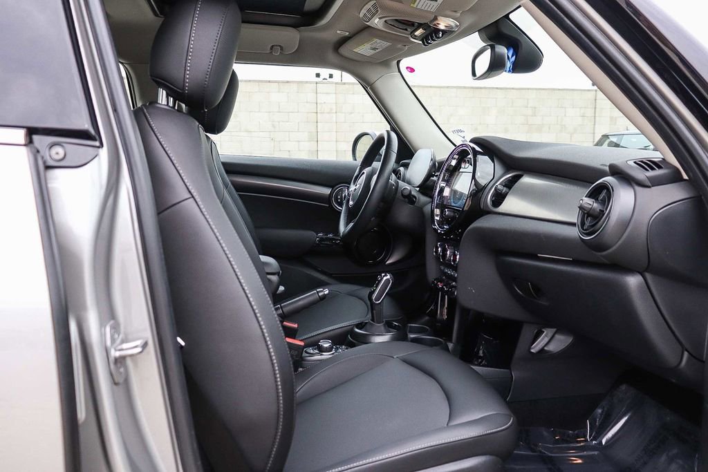Used 2024 MINI Cooper 4-Door Hardtop image 20