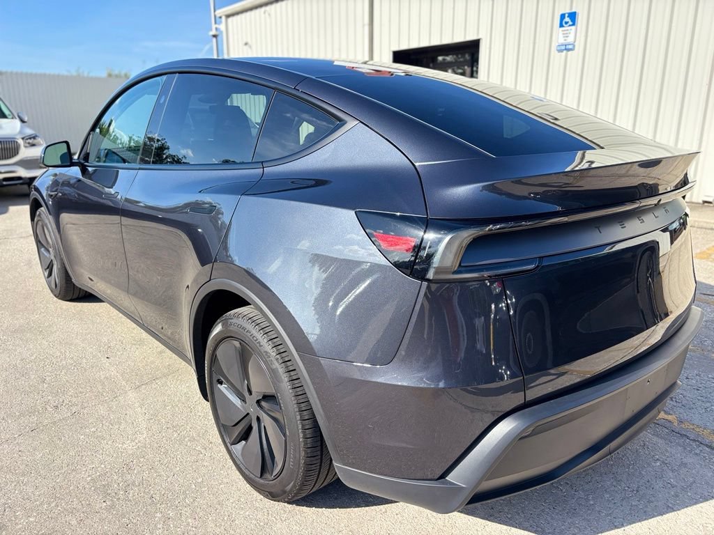 Used 2026 Tesla Model Y 2WD image 3