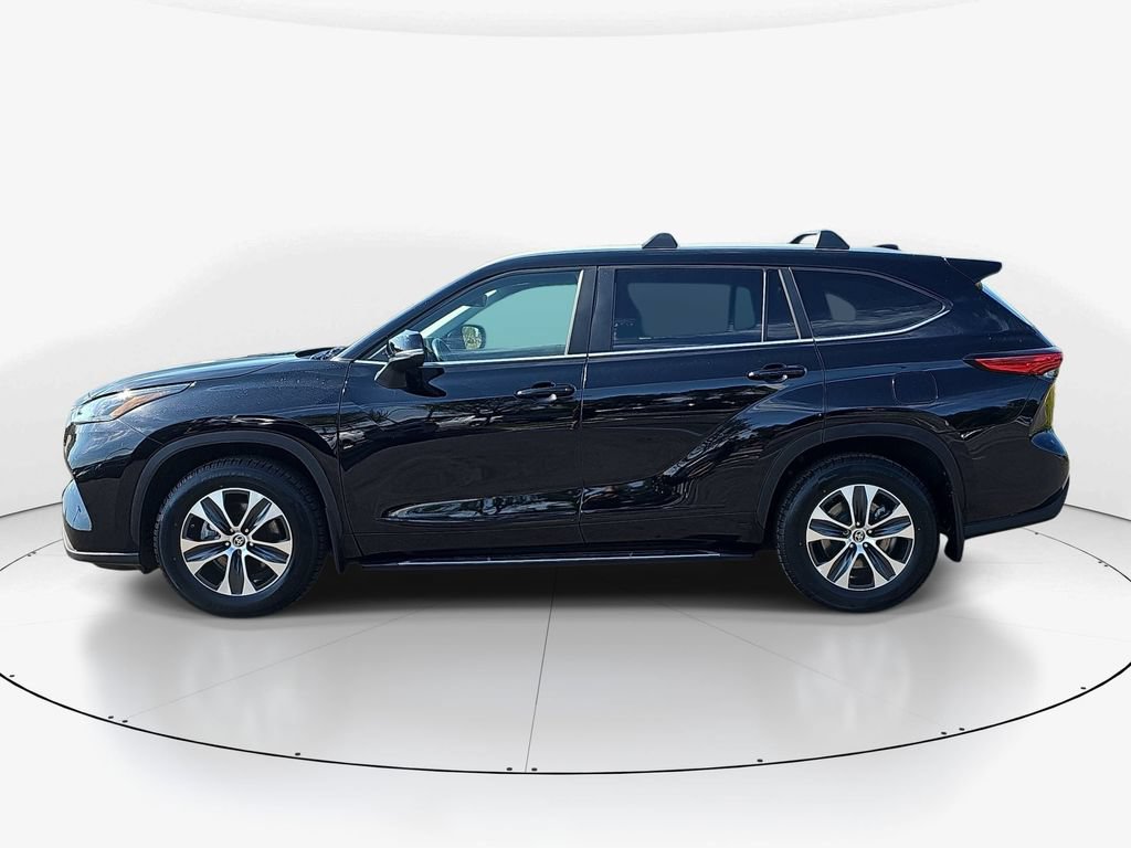 Used 2023 Toyota Highlander XLE AWD/4WD image 10