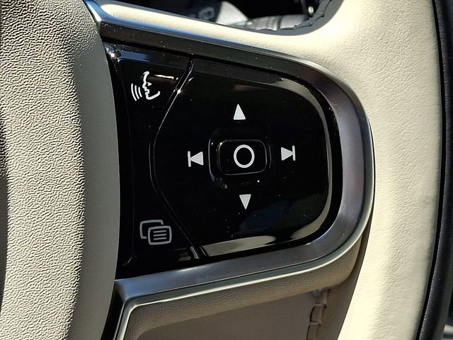 Used 2023 Volvo XC60 B6 Ultimate w/ Climate Package image 23