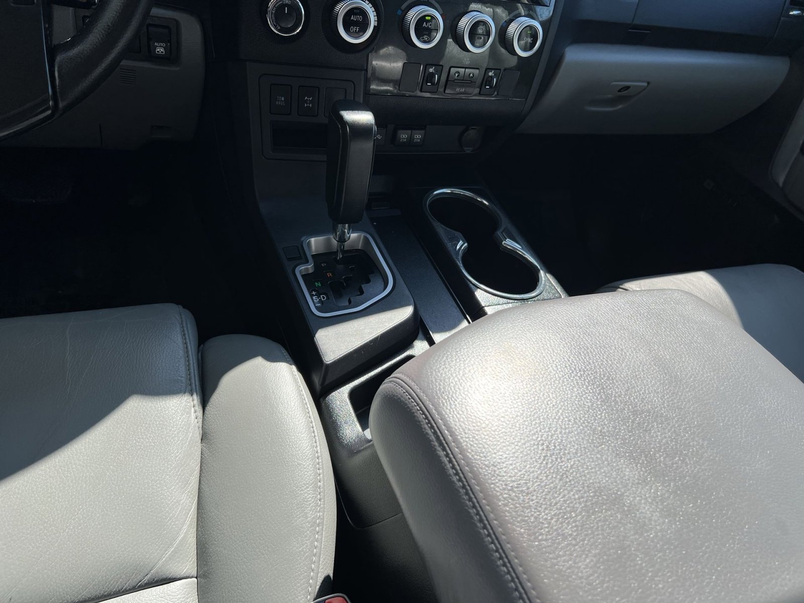 Used 2020 Toyota Sequoia Limited w/ Safety & Convenience Package image 23