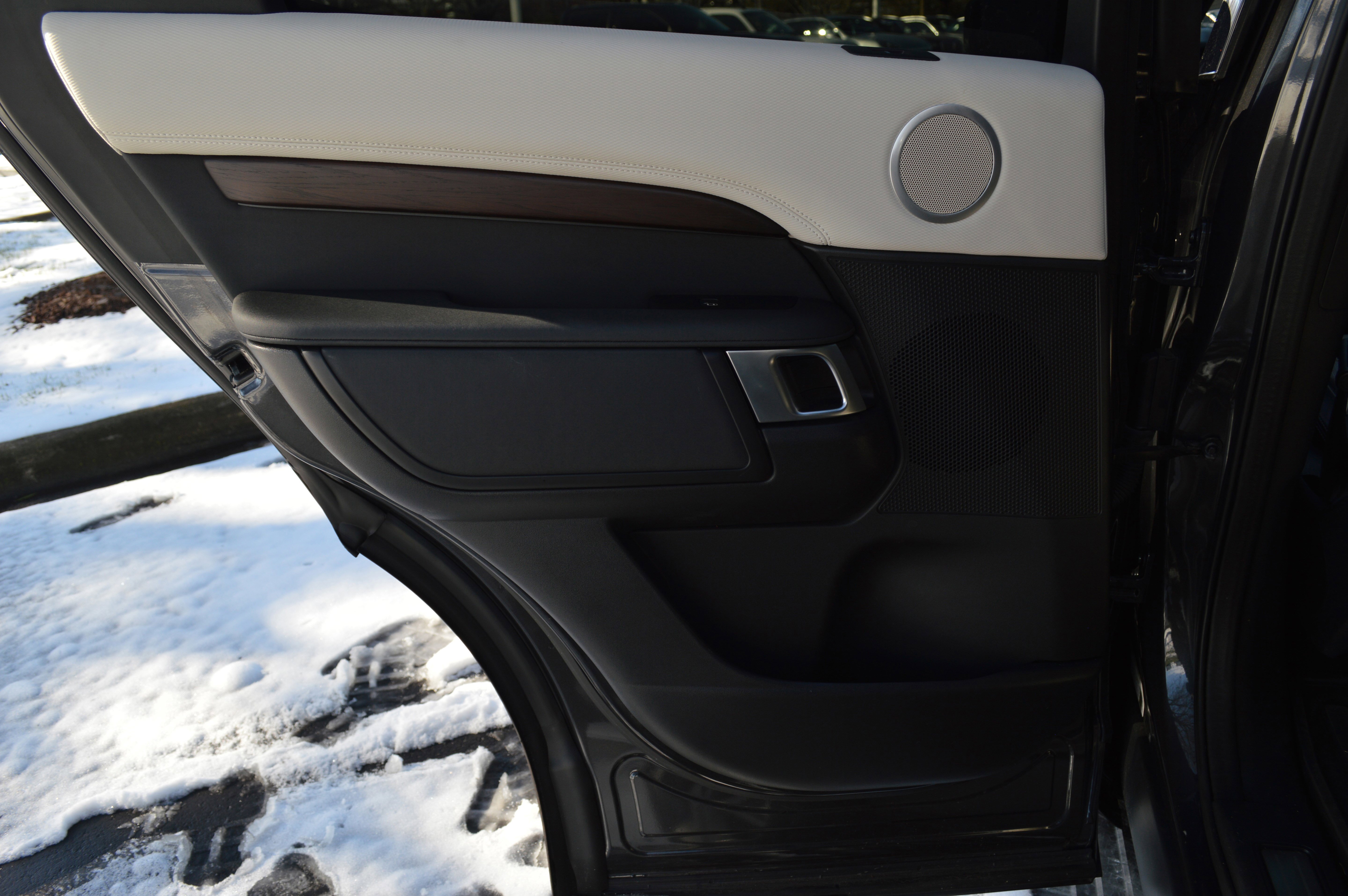 Used 2021 Land Rover Discovery HSE R-Dynamic image 25