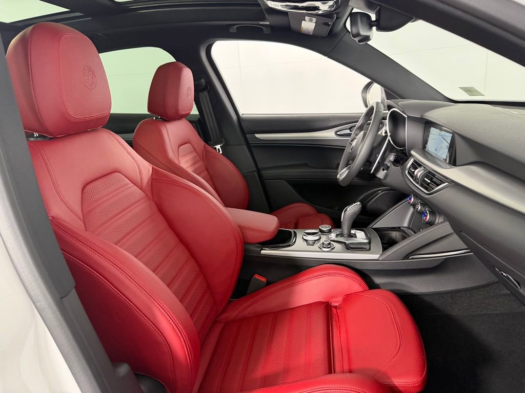 Used 2025 Alfa Romeo Stelvio Sprint w/ Veloce Package AWD/4WD image 33