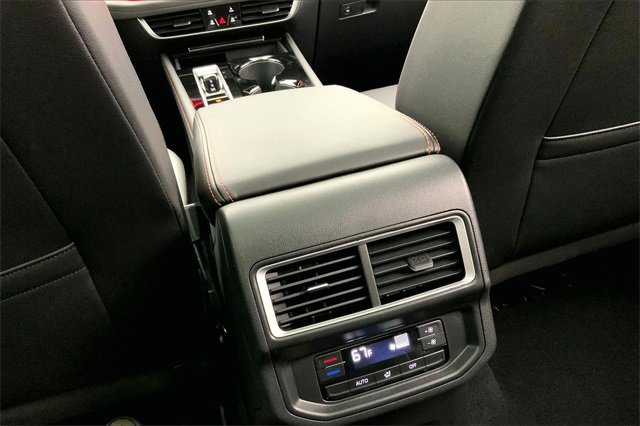 Used 2025 Volkswagen Atlas Peak Edition SE image 35