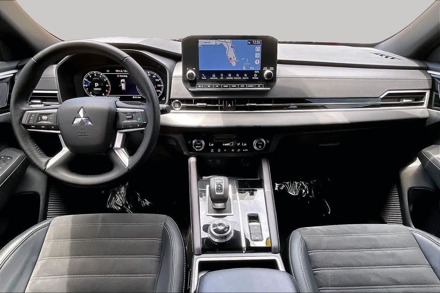 Used 2023 Mitsubishi Outlander SE Black Edition FWD image 15