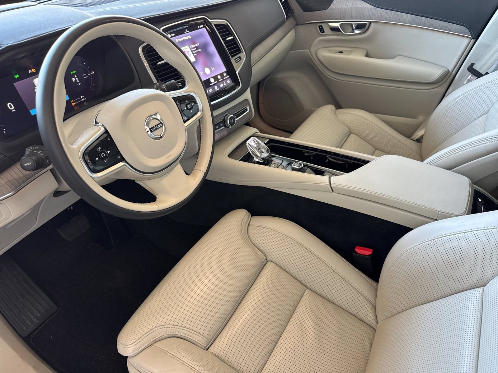 Certified 2023 Volvo XC90 T8 Ultimate w/ Protection Package Premier AWD/4WD image 16