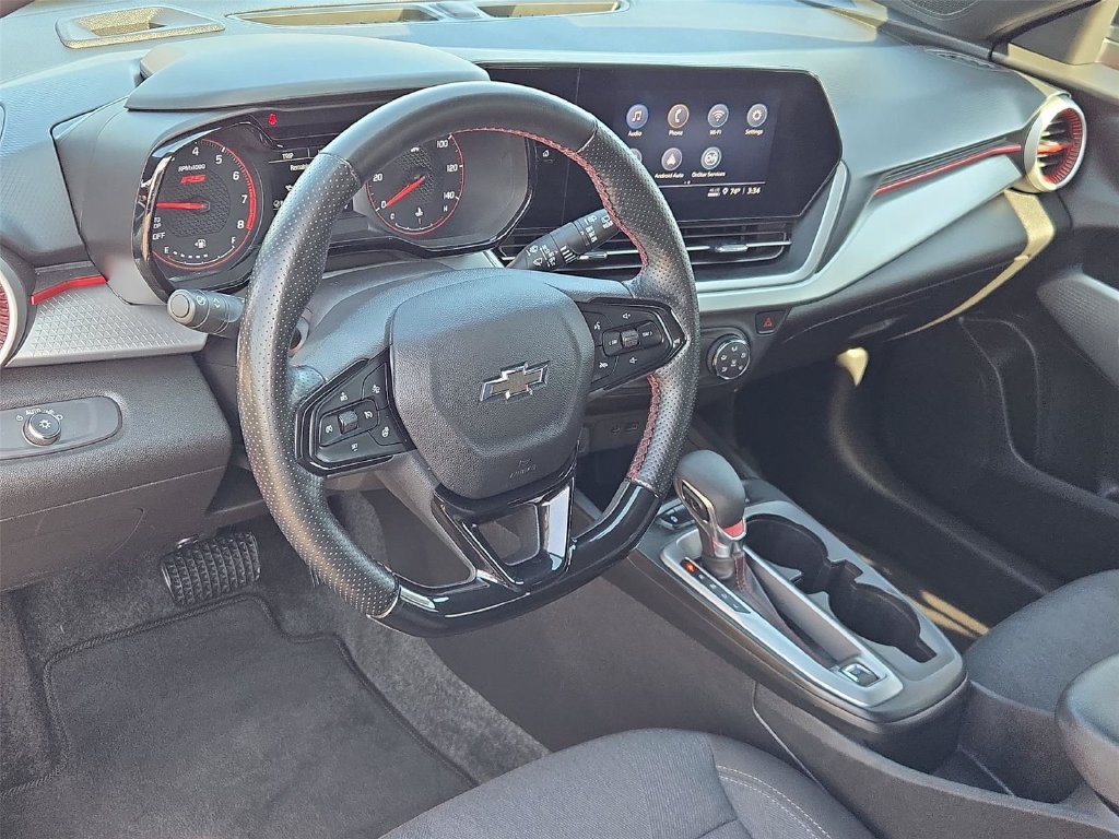 Used 2024 Chevrolet Trax RS w/ Driver Confidence Package FWD image 2