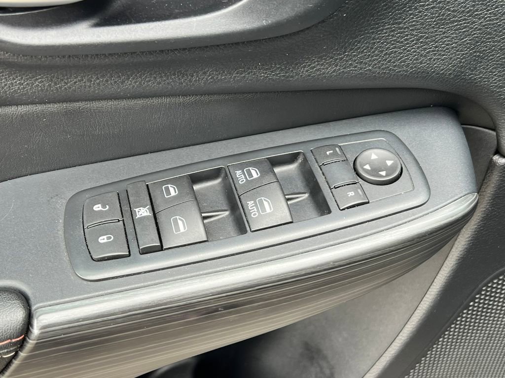 Used 2016 Jeep Cherokee 75th Anniversary FWD image 14