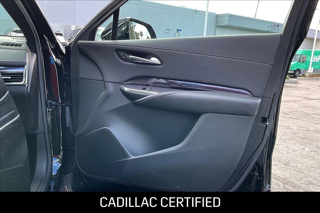 Certified 2023 Cadillac XT4 Luxury w/ Cold Weather Package image 21