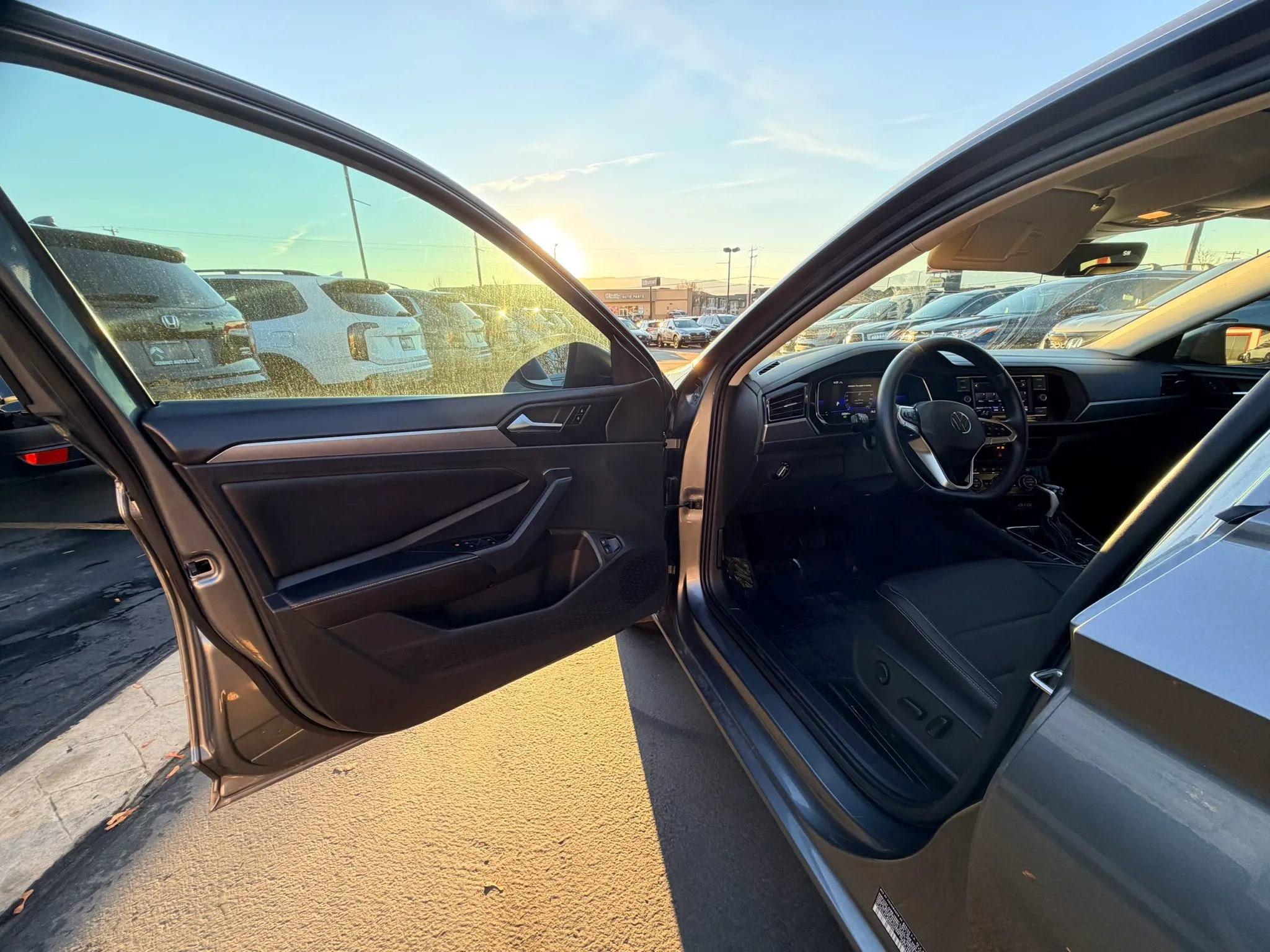 Used 2023 Volkswagen Jetta SE image 8